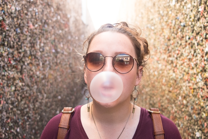旅行不被當肥羊宰的6種方式-穿著低調衣物,隨時注意隨身物品