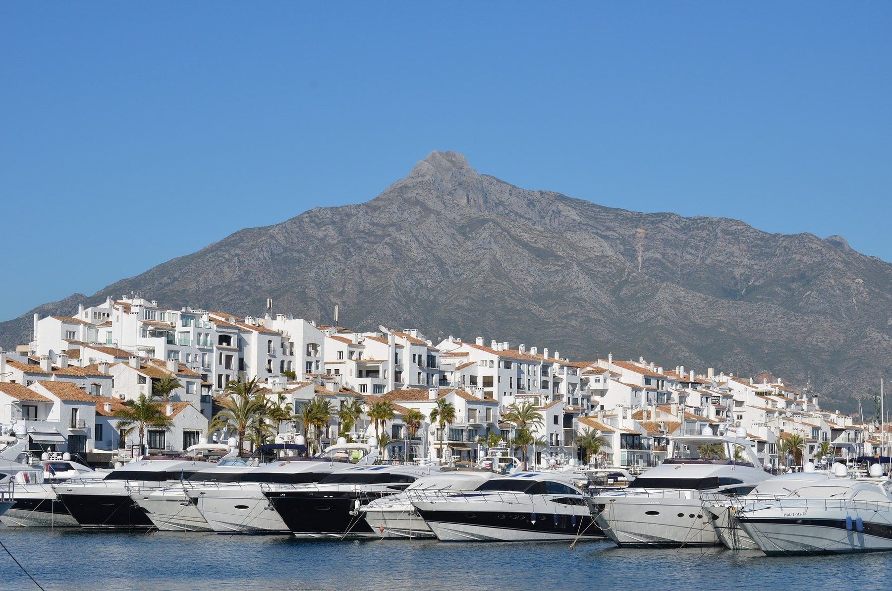 Otra parada que no debe faltar en un viaje a la provincia de Málaga es un paseo por Puerto Banús