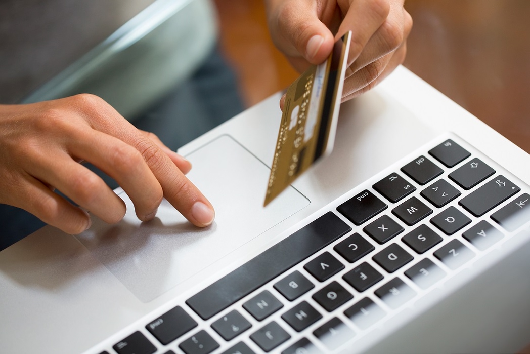Don't book your flights at the last minute - expensive mistakes that will squeeze your holiday budget