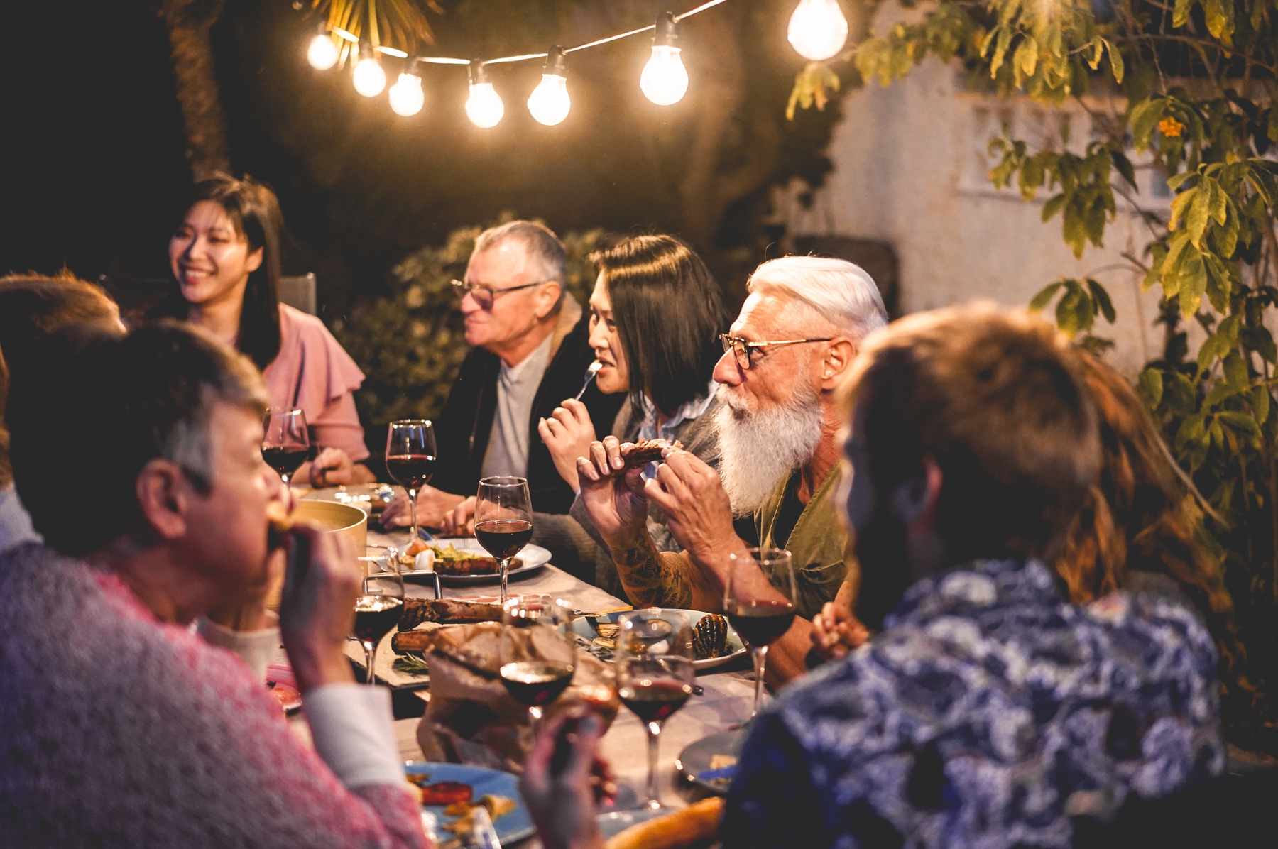 Christms traditions around the world: in Australia, people barbecue on Christmas day