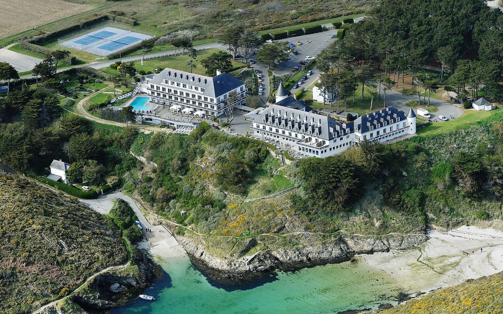 Réserver dans un des meilleurs hôtels de plage en France, le Castel Clara