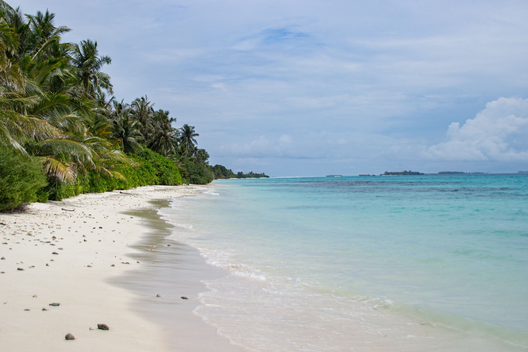 Praia paradisíaca nas Maldivas, um dos países abertos para turistas brasileiros vacinados.