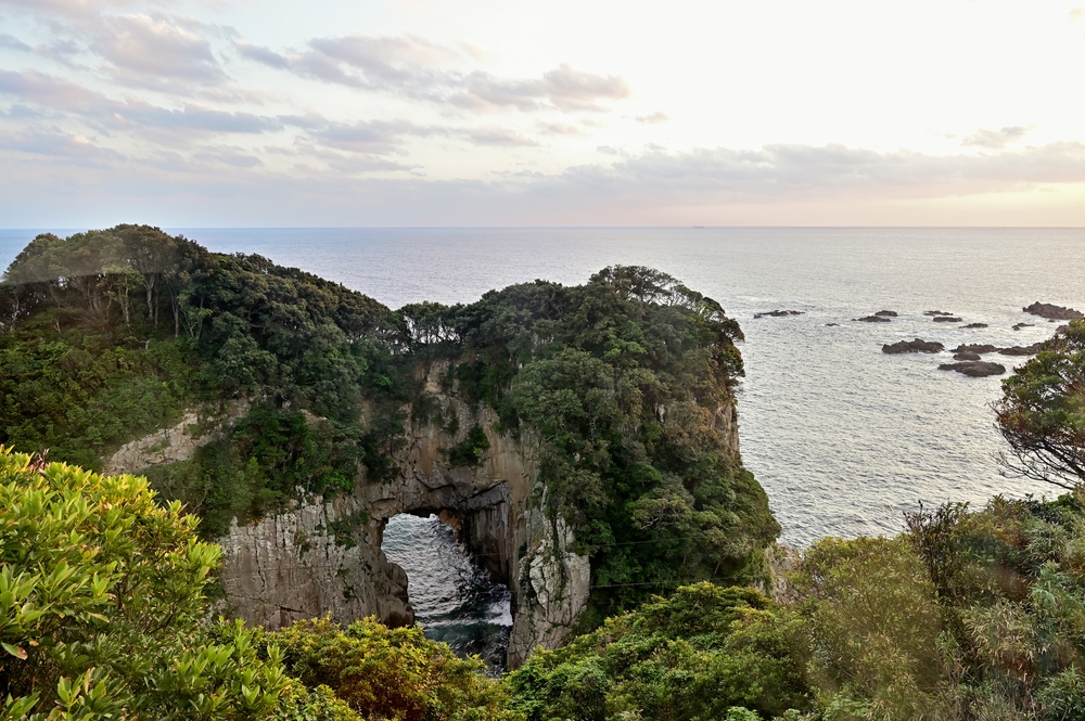高知県・足摺岬白山洞門