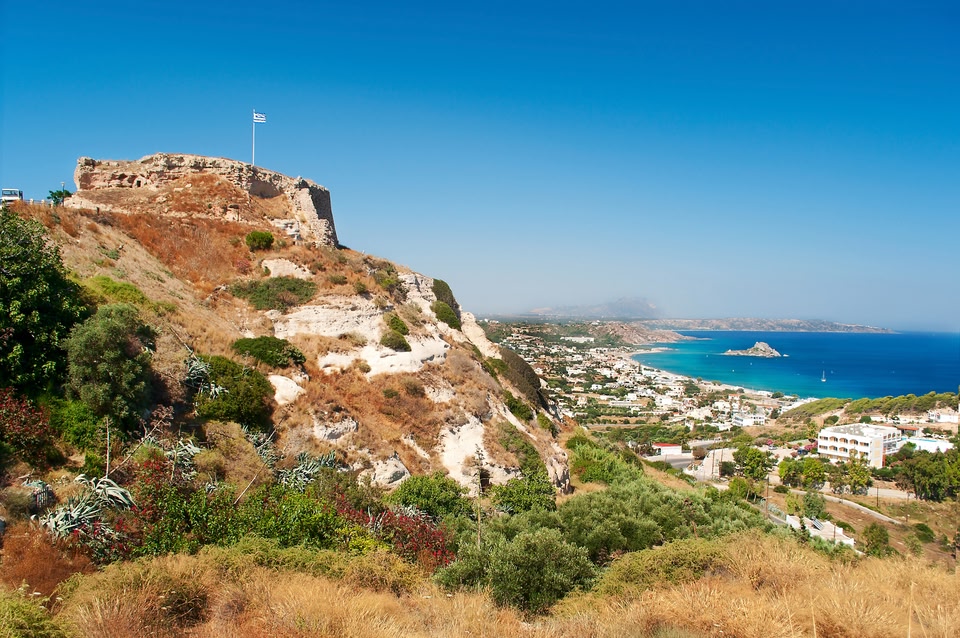Η θέα της παραλίας από το ύψωμα στον Κέφαλο.