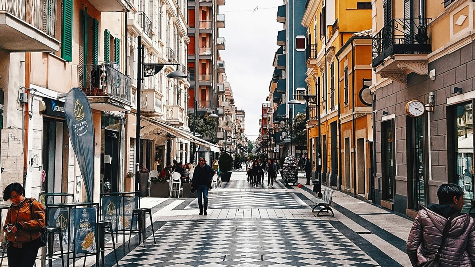 un'immagine di una strada di Pescara