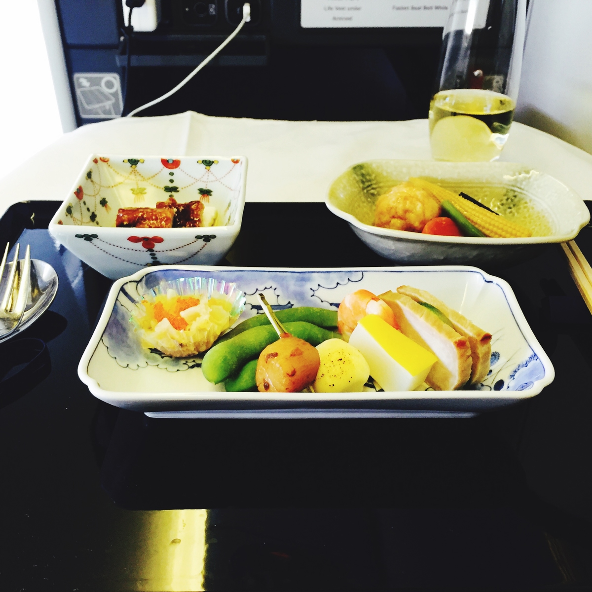 Tipps, um Plastikmüll im Urlaub zu vermeiden: Auch im Flugzeug plastikfrei