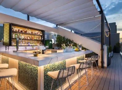  un bar dell'hotel Barceló Imagine