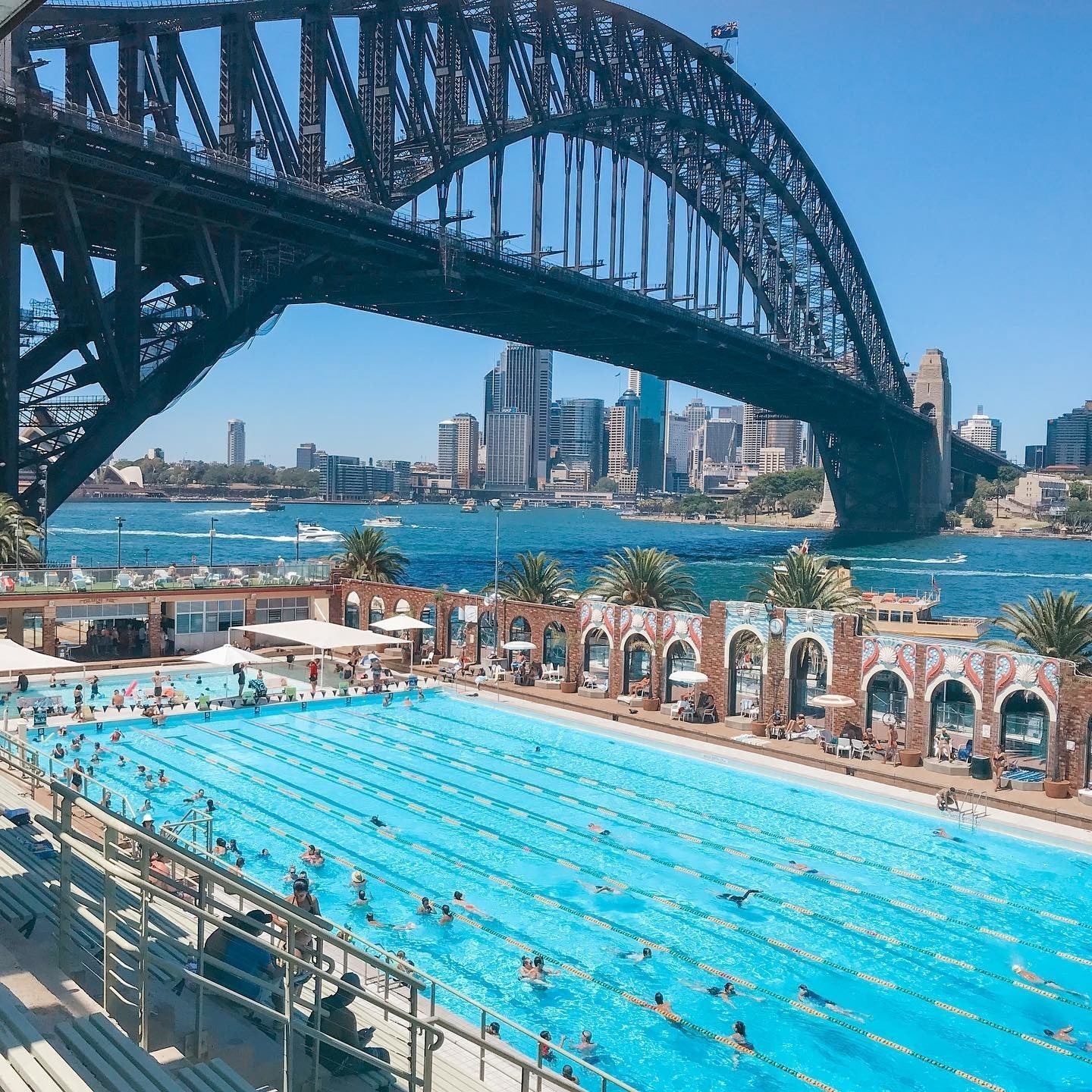 Die Outdoor Schwimmbäder in Sydney bieten Erfrischung während der Last Minute Reise im Januar
