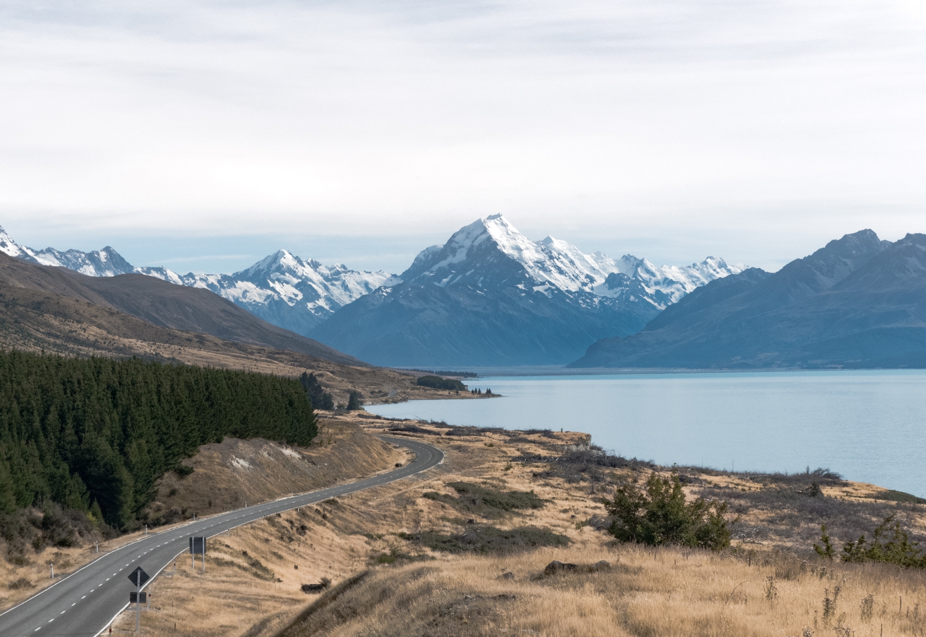 Scenic view of New Zealand's epic mountain ranges and lakes