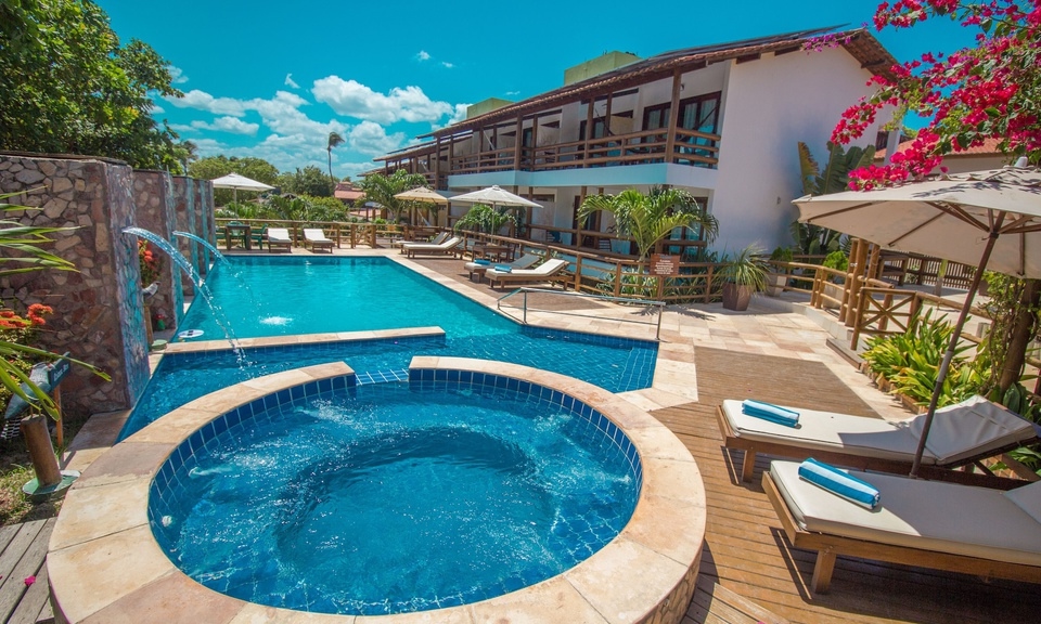Hidromassagem e piscina da Pousada Carcará