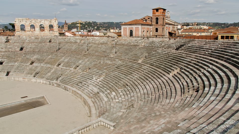  aprire l'antico anfiteatro