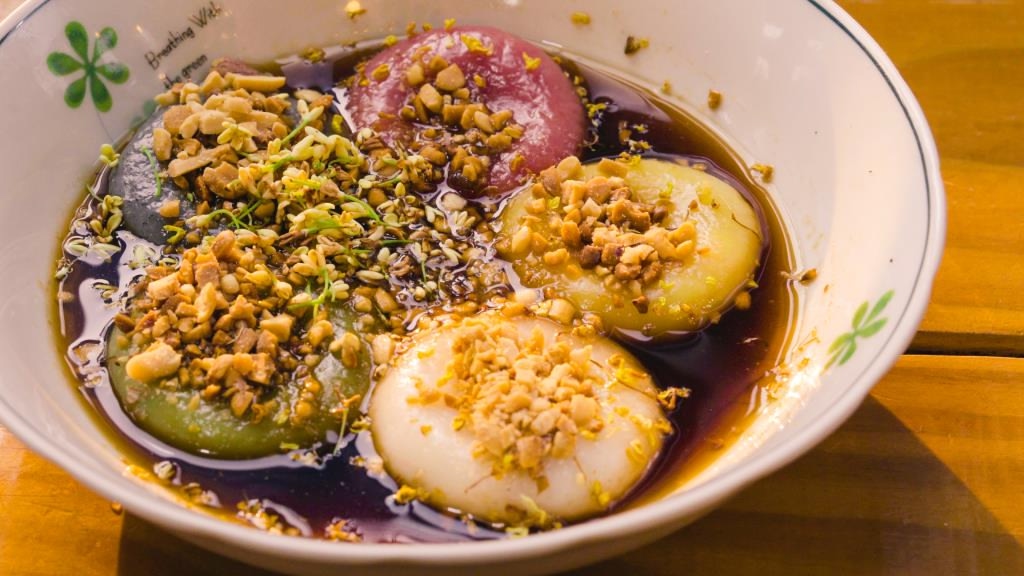 南庄老街的麻糬配料豐富，口味獨特