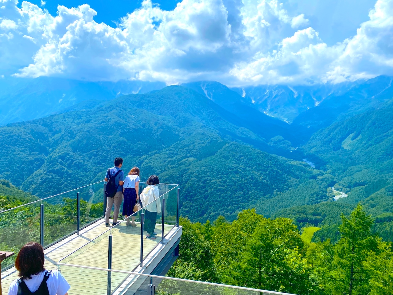 長野県　白馬村　白馬岩岳マウンテンリゾート　カフェ＆テラス「HAKUBA MOUNTAIN HARBOR」