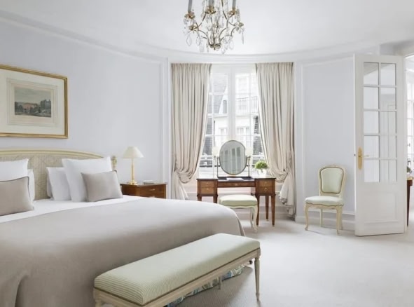 Le Bristol Paris hotel room