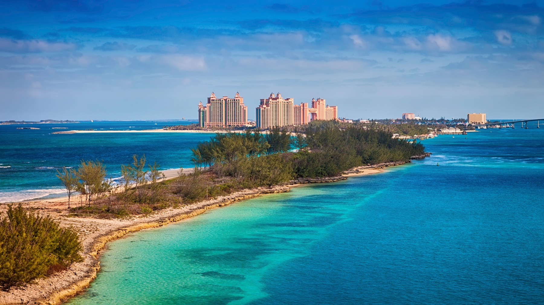 The Paradise Island at The Bahamas makes for a perfect destination for your luxury holidays 2021
