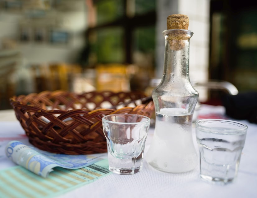 Το παραδοσιακό τσίπουρο της περιοχής