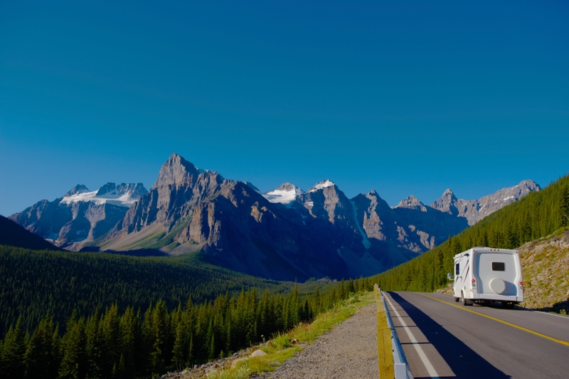 caravan winnebago wohnwagen wohnmobil roadtrip camping