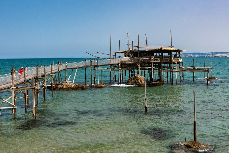 Tra i posti più belli da visitare in Abruzzo sul mare, la Costa dei Trabocchi