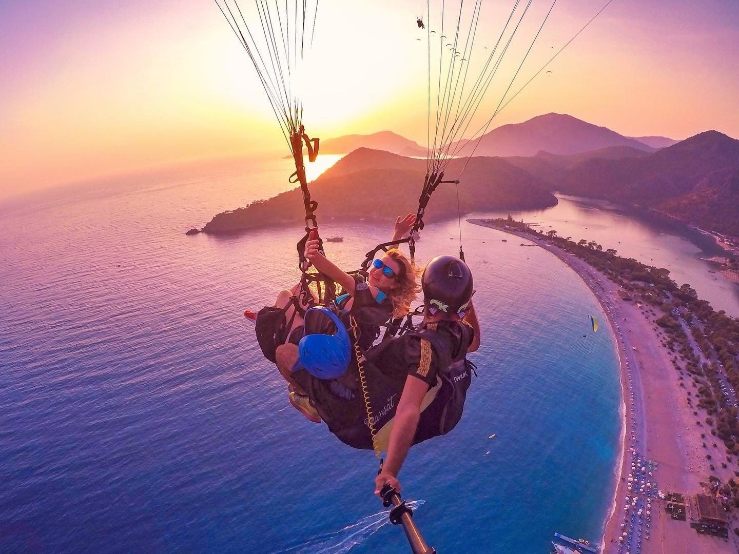 Sommerurlaub mit Spaß: Paragleiten in der Türkei