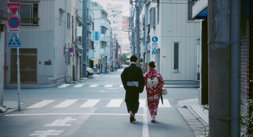 Image of people in Tokyo