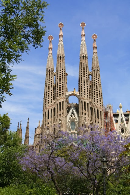Hop-on hop-off tours in Barcelona, Spain