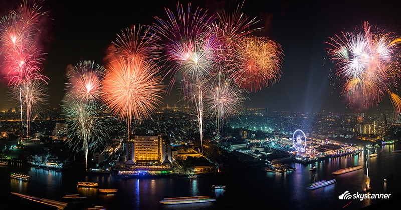 พลุปีใหม่ริมแม่น้ำเจ้าพระยา กรุงเทพฯ