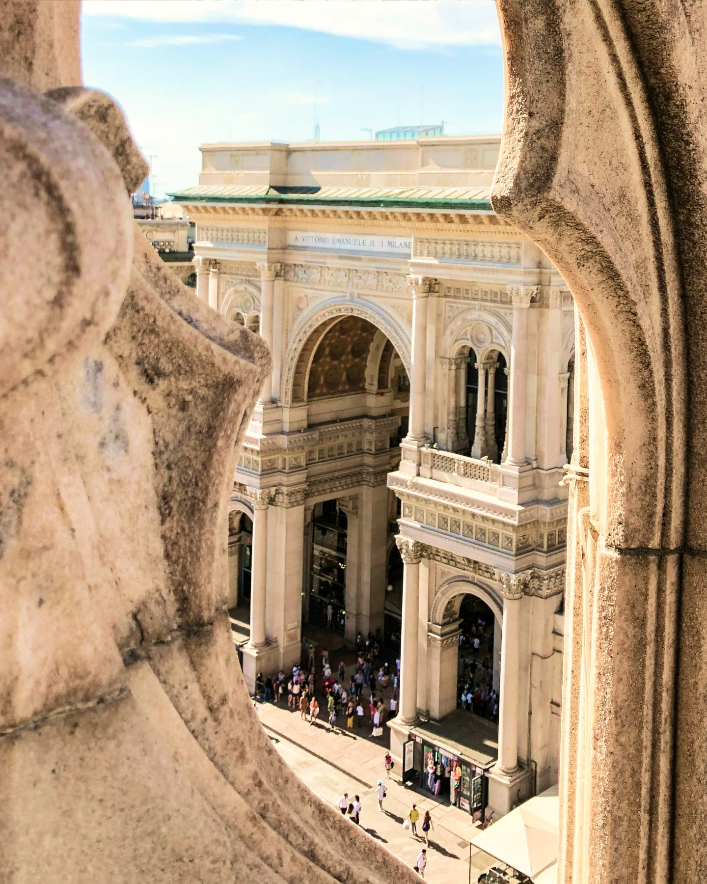 Blick auf die Galleria Vittorio Emanuele II, eingerahmt vom Mailänder Dom