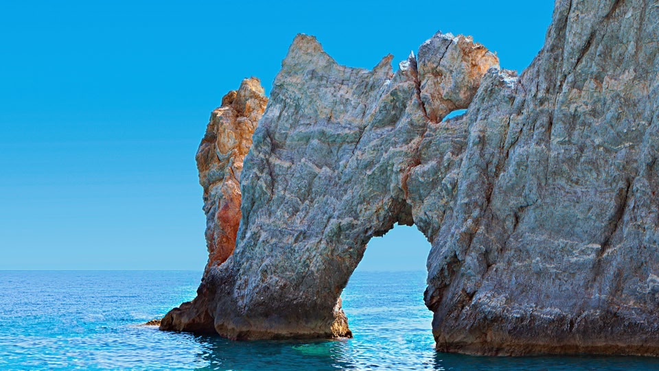 Arch rock formation in the ocean