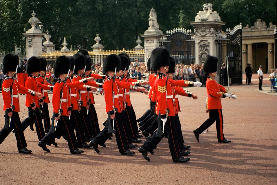 changing of the guards ceremony at Buckingham Palace