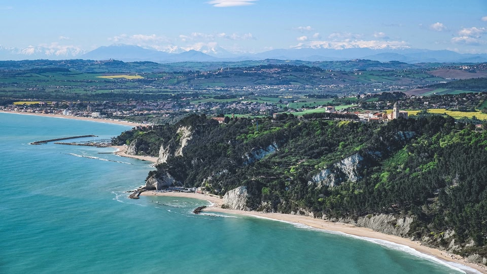 un'immagine di una spiaggia