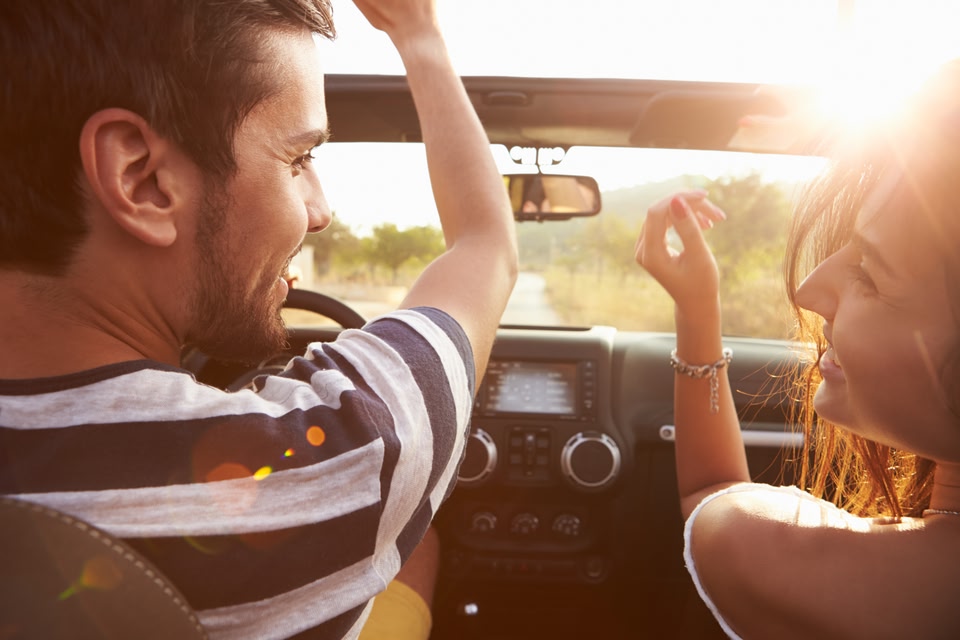 Ζευγάρι σε road trip