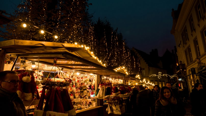 kerstmarkten kraampjes 's nachts