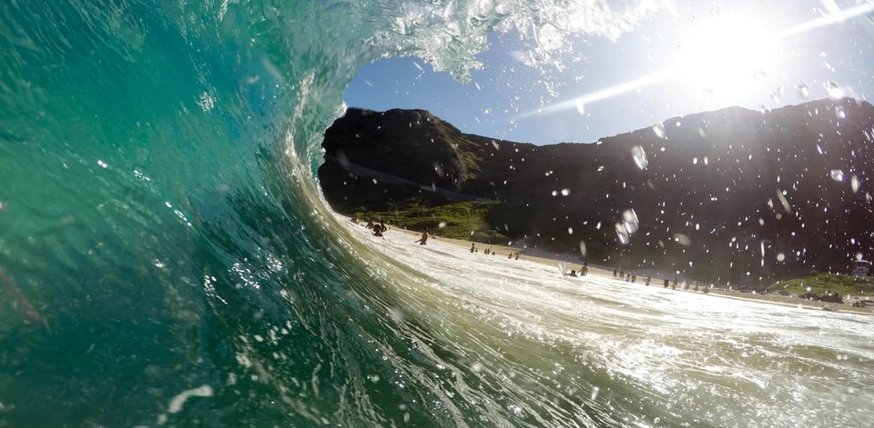 ハワイアン サーフィンオブジェ 海の中 波に乗る：ハワイでサーフィンをする | スカイスキャナージャパン