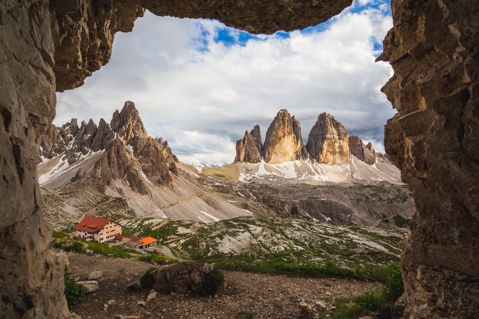 pour les amoureux de la nature : Les Tre Cime di Lavaredo vus de loin
