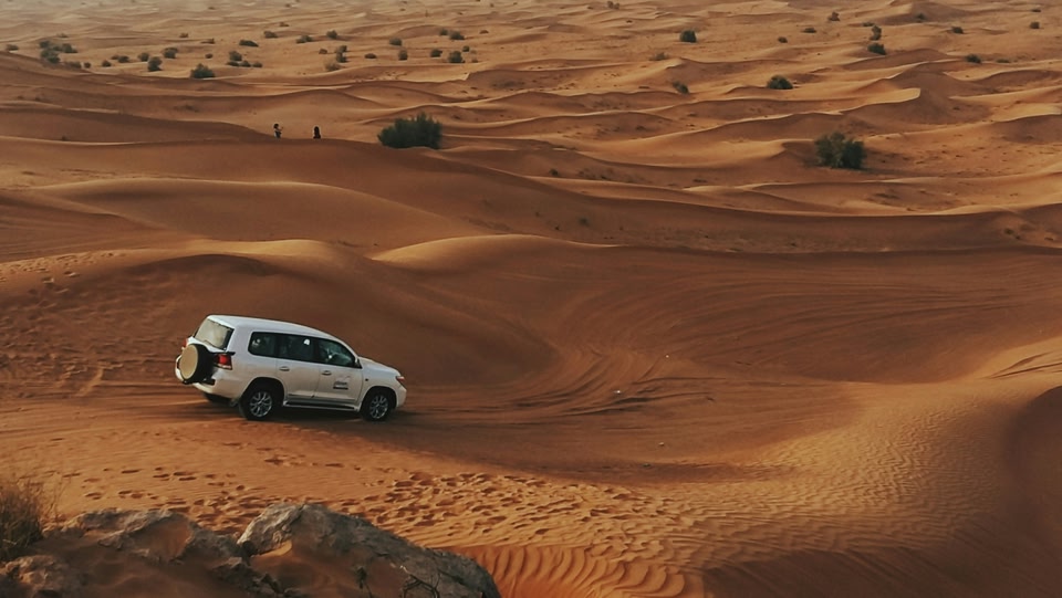  Jeep safari on the sand dunes of Dubai 