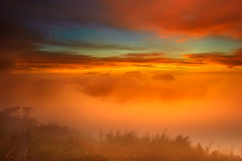 amanecer en ali mountain en taiwán