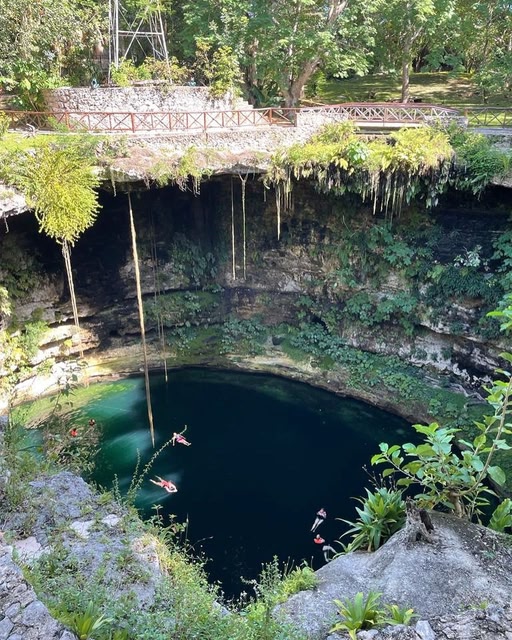 Viajes en enero de última hora: cenote en Riviera Maya