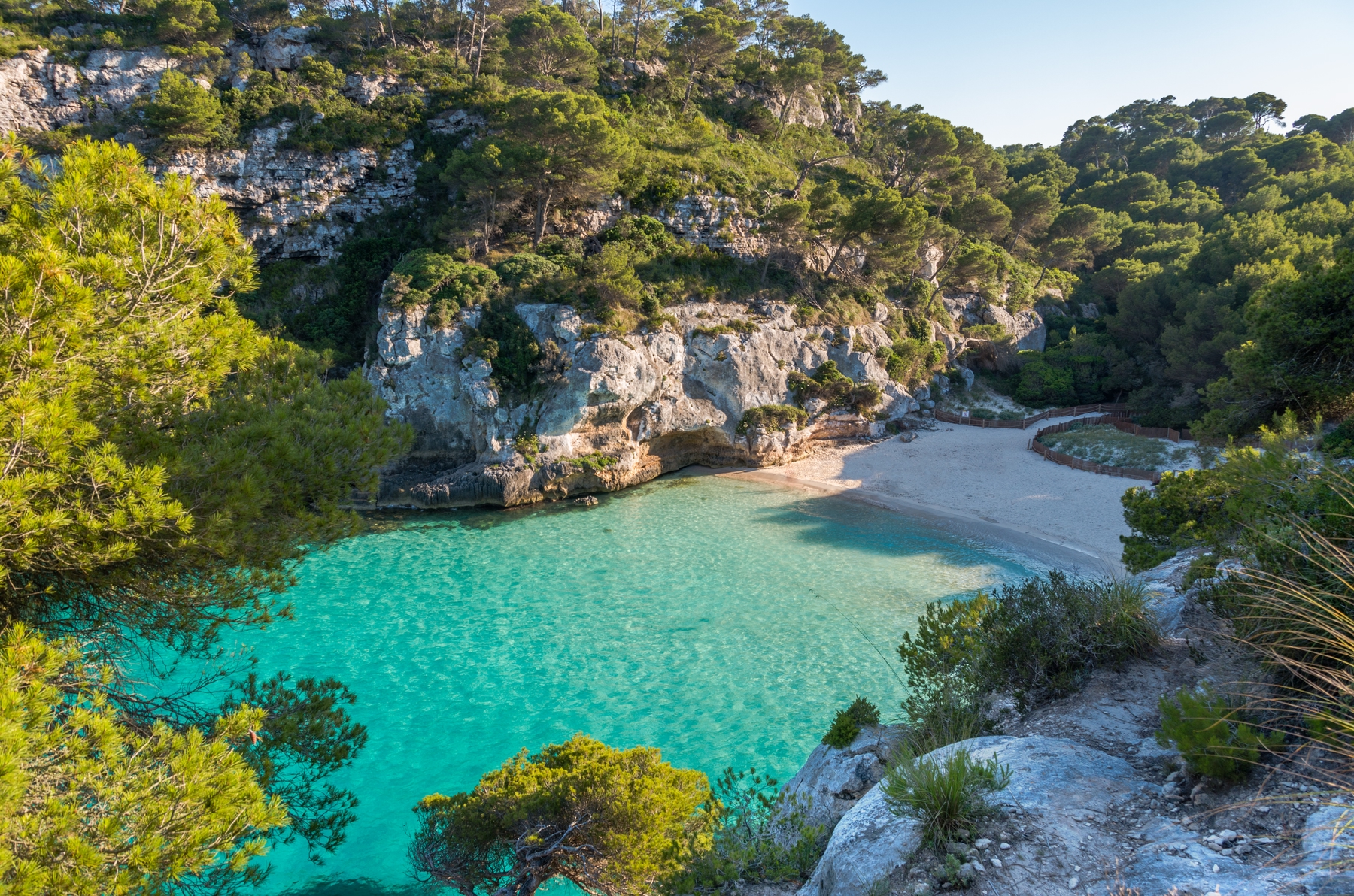 ¿Uno de los auténticos paraísos de Menorca? Cala Macarelleta, por supuesto.