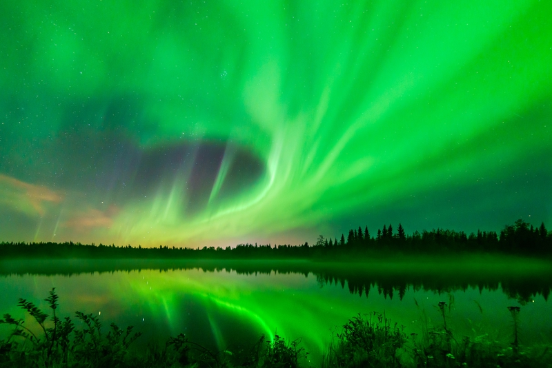 カナダの夏のオーロラ