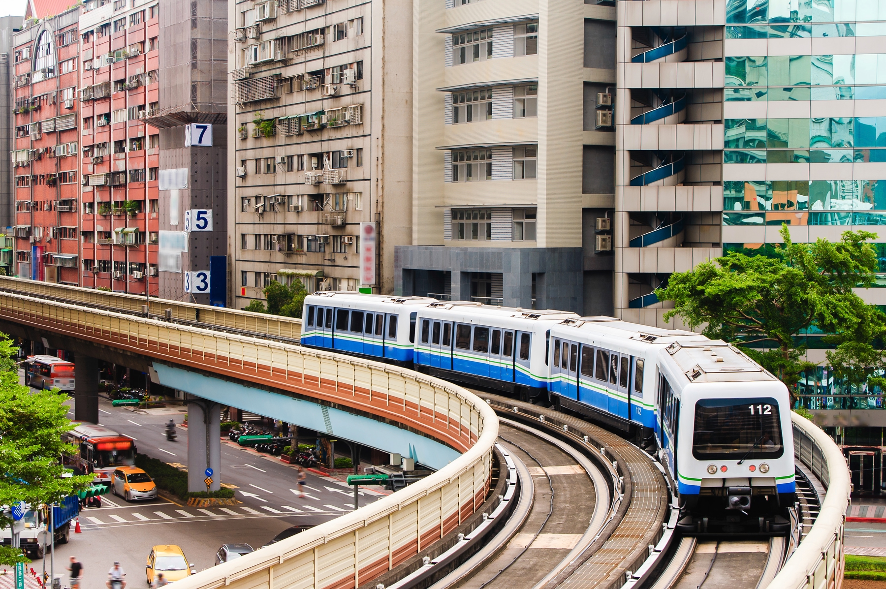 use the MRT to get around Taipei on the cheap