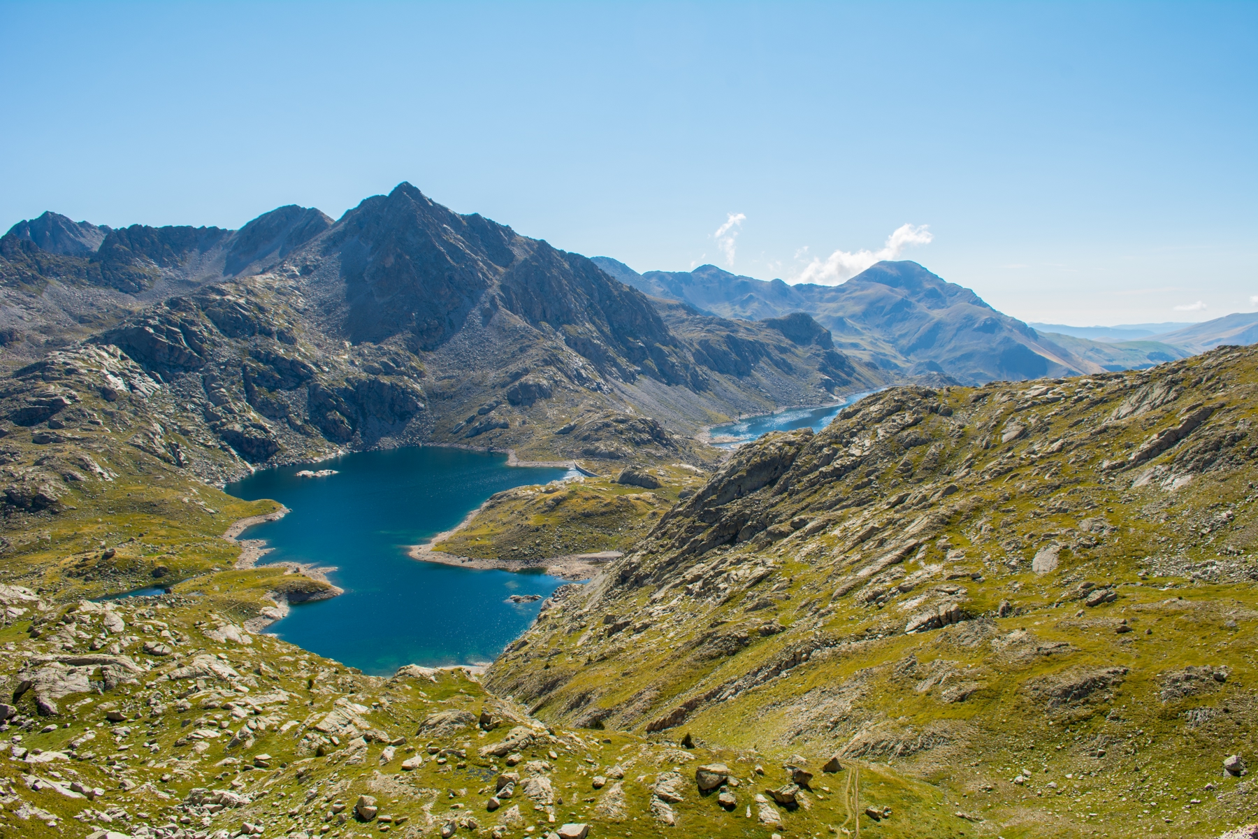 Lac de Mar entre las montañas del Parque Nacional de Aigüestortes y Sant Mauricio