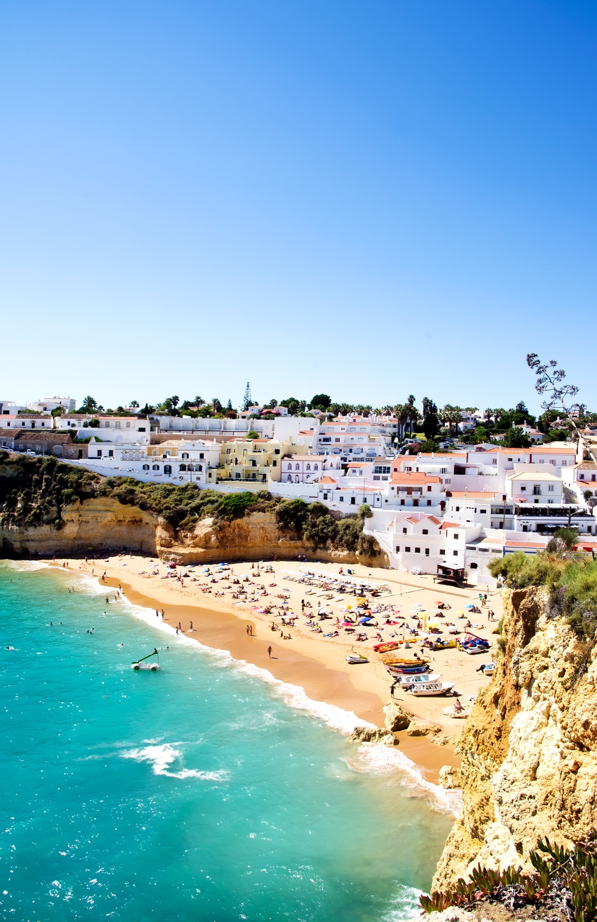Praia no Algarve, no sul do país