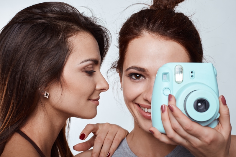 girls-friends-instax