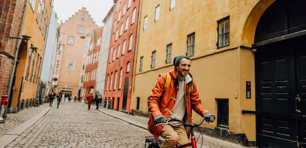 How to find cheap last-minute flights