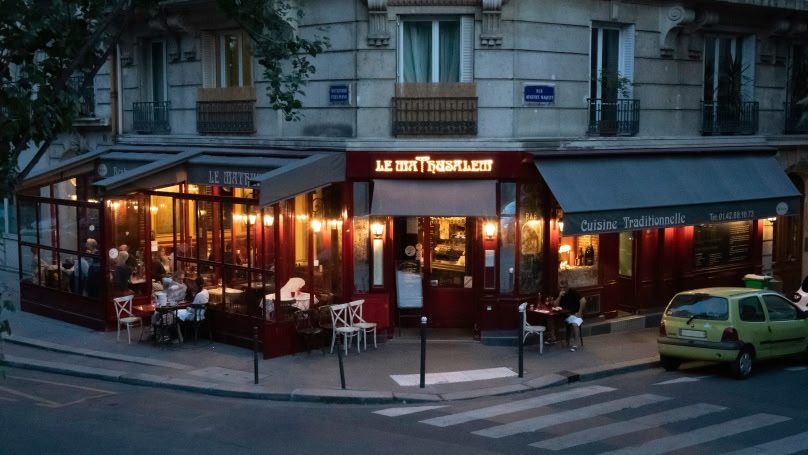 L'immagine di un ristorante a Parigi