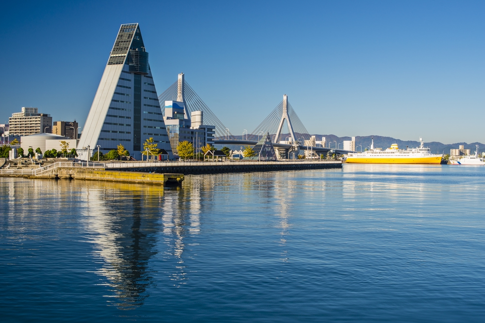 青森県 青森市の青い海公園を望む景色