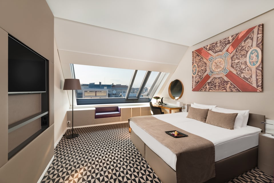 Un dormitorio en el Hotel Moments Budapest