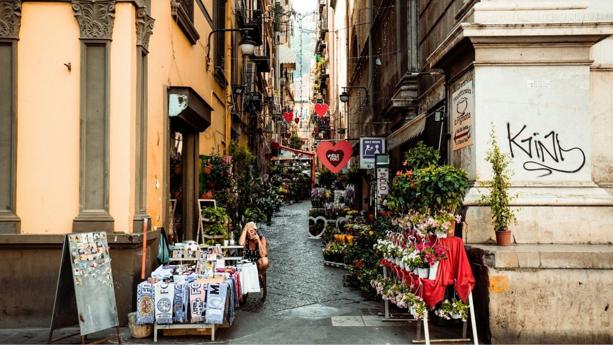 An image of an Italian popular street in Naples called 'spaccanapoli'