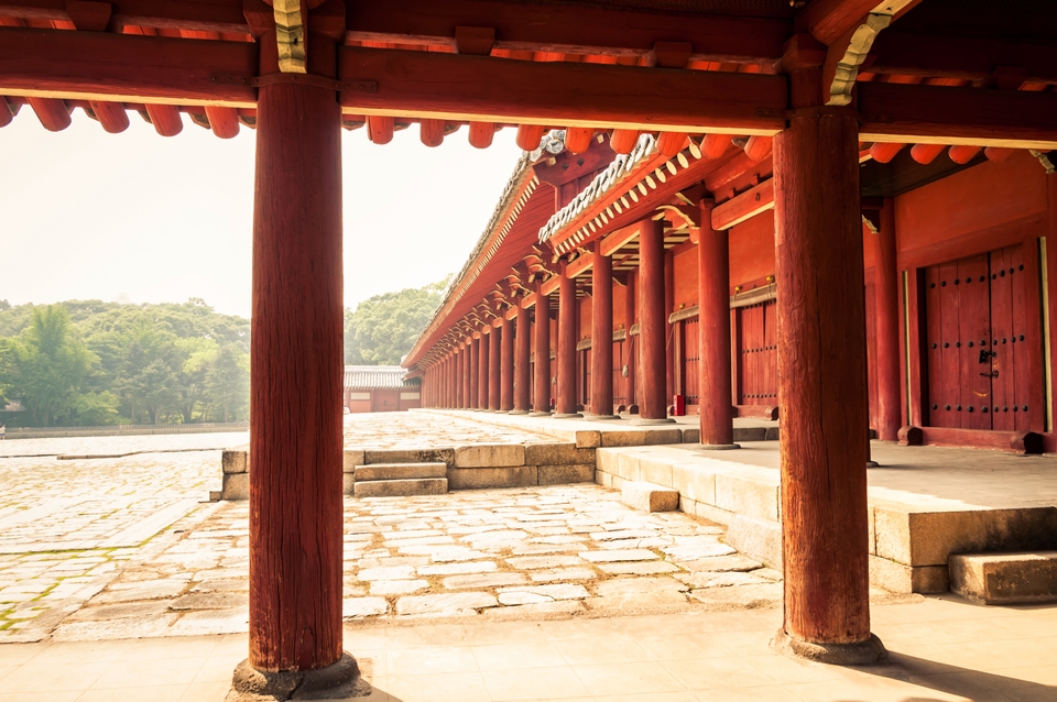 A beautiful and photogenic hall in Jongmyo Shrine
