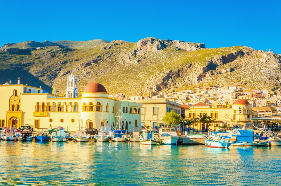 Το δημαρχείο πρωταγωνιστεί στο λιμάνι της Πόθιας, νήσος Κάλυμνος, Δωδεκάνησα